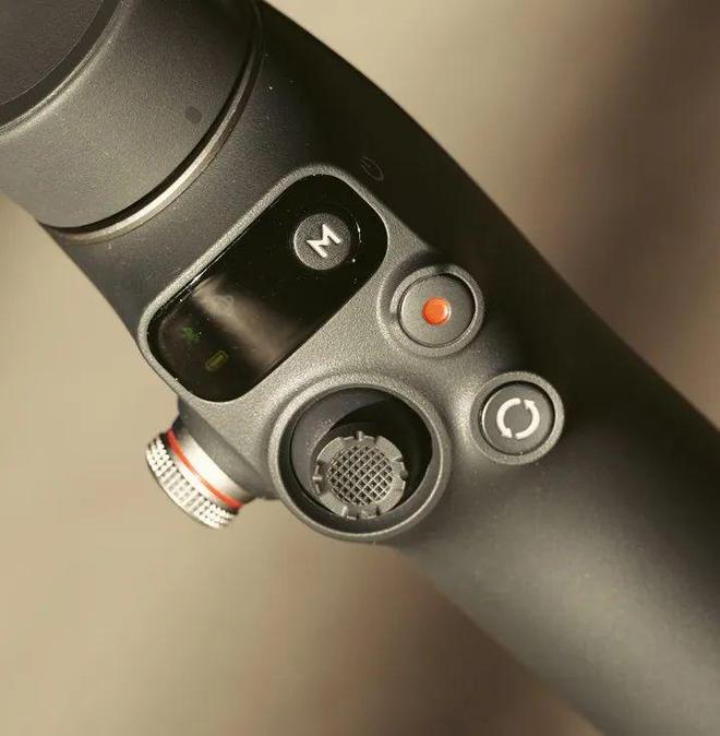 ie 7 Pro稳定器首发初体验！549元！大疆OSMO Mobl(图10)
